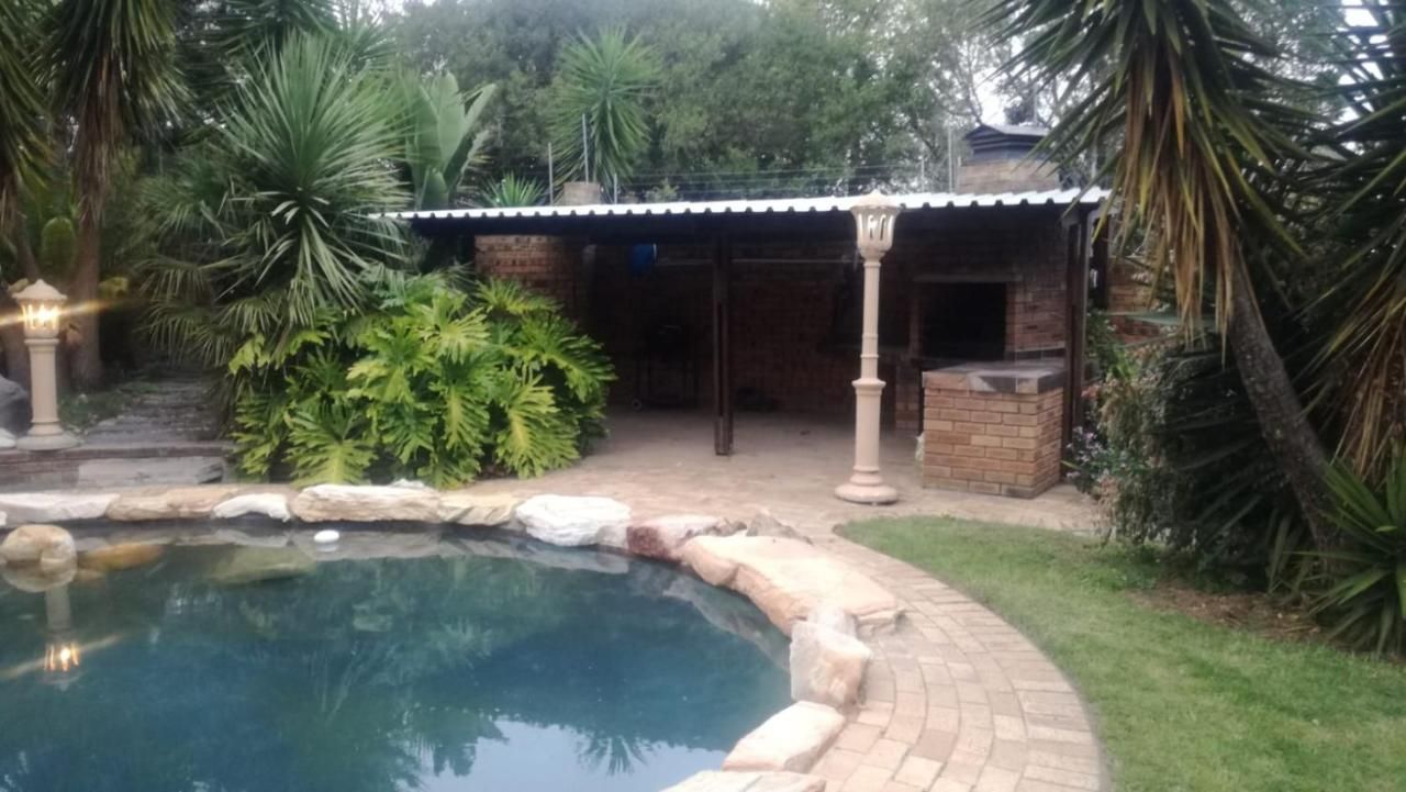 Belle-âme saltwater pool and garden